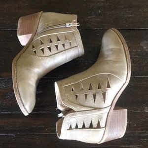 Tilly’s Soda Booties with Heel, 3